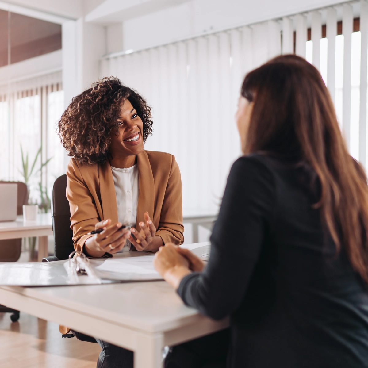 Coach et bénéficiaire en séance de coaching individuel